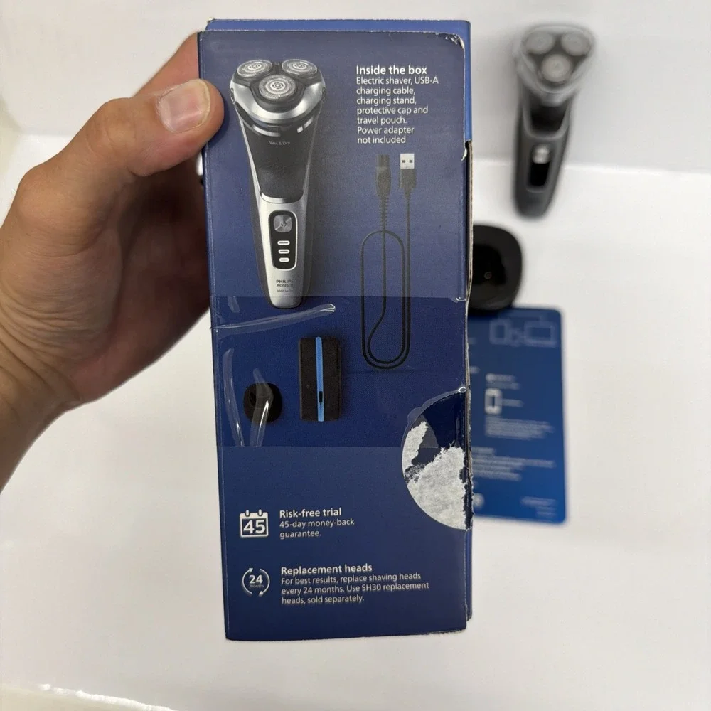 Philips Norelco Shaver 3900 Wet & Dry Electric Shaver S3212/82